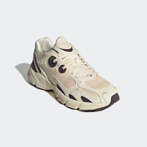 Adidas ASTIR Women’s Sneakers - Bubble Tea 🧋 (BNIB)
